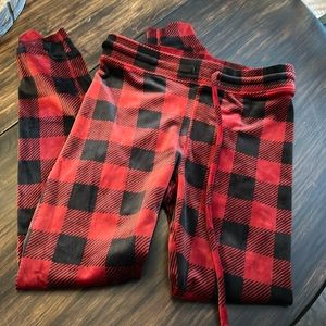 Absolutely adorable soft plaid American Eagle jogger pants!